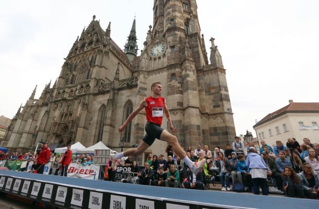 37869126_703338870020474_178437285350473728_n